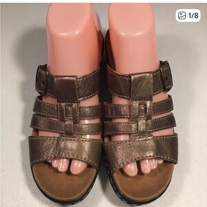 Women’s Clark’s Collection Metallic Bronze Strappy Sandals Size 8M SB-FA